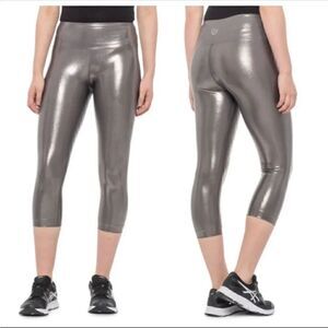 Mira Rae Silver Laila Metallic Capri Leggings